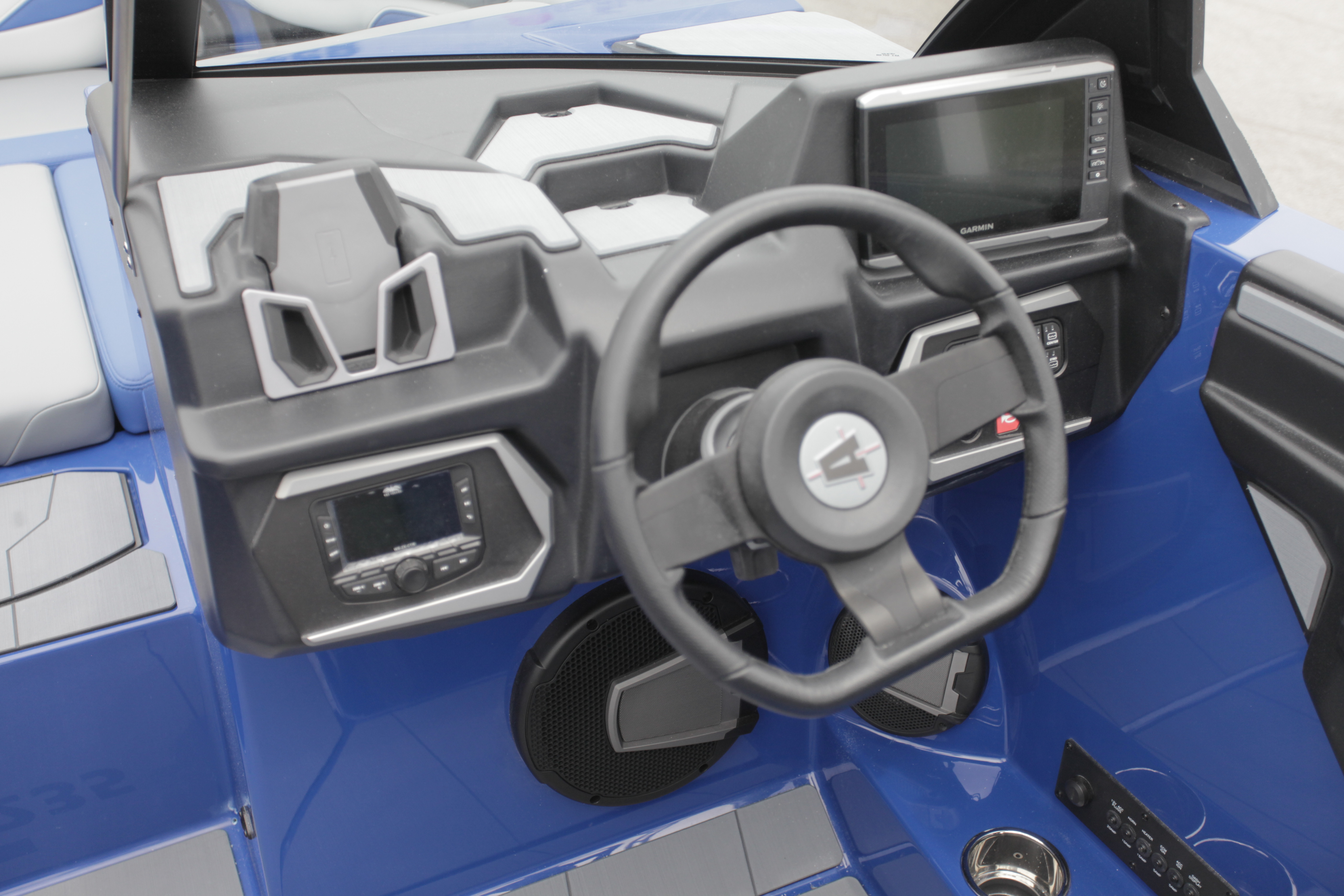 2025 Axis T235 Icon